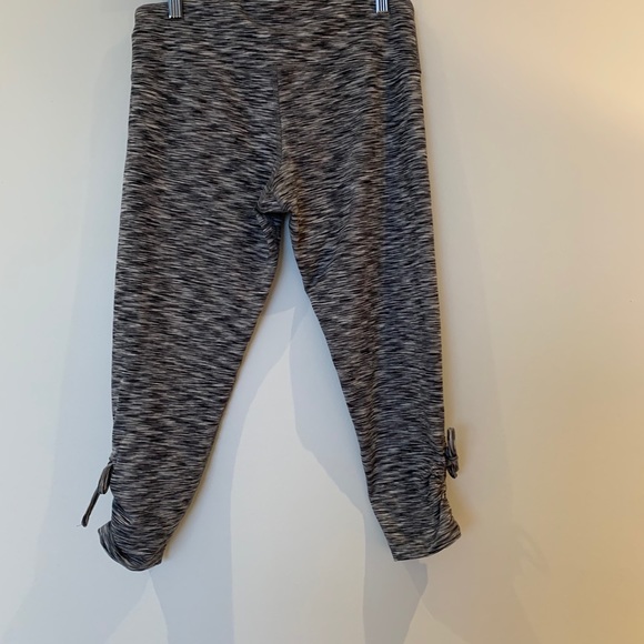 Cropped tight with ties - Picture 2 of 3